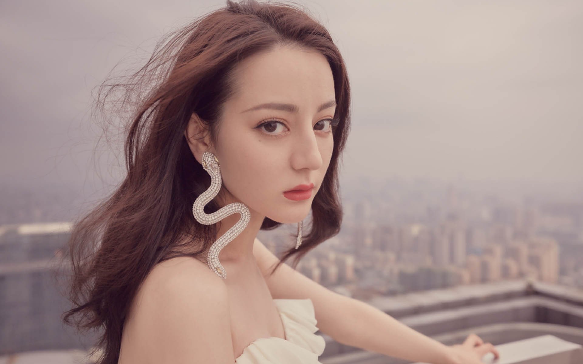 奥卡拉汉赛场表现赢得观众喝彩，奥卡汉贾